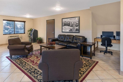 Super 8 by Wyndham Fountain image 13