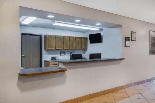 Super 8 by Wyndham Fountain image 14