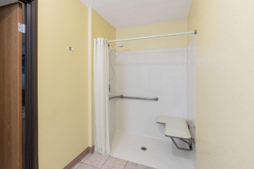 Super 8 by Wyndham Fountain image 7